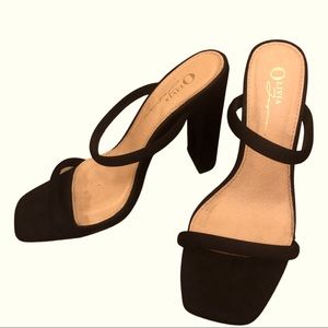 Strappy Chunky heel sandal